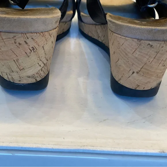 Wear-Ever women’s wedge sandals size 7.5M excellent condition perfect bottom - Picture 6 of 8